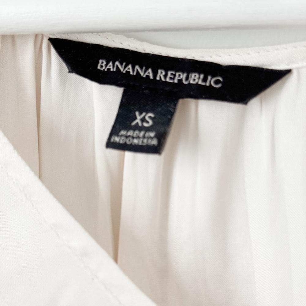 Banana Republic - SOFT SATIN RUFFLE TOP - Picture 3 of 3